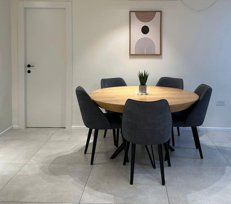 Family Apartment By Israpart Ramat Gan Exterior photo